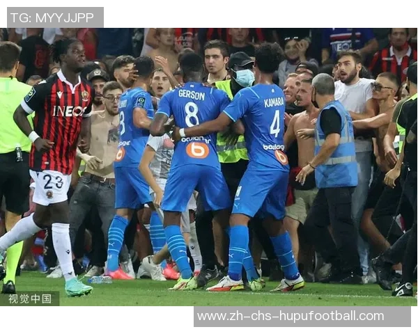 足球比赛中球员冲突升级引发大规模打架事件赛场秩序亟待维护